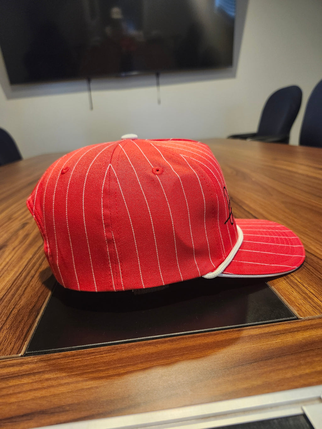 DM Burro // Gorra Roja Rayada