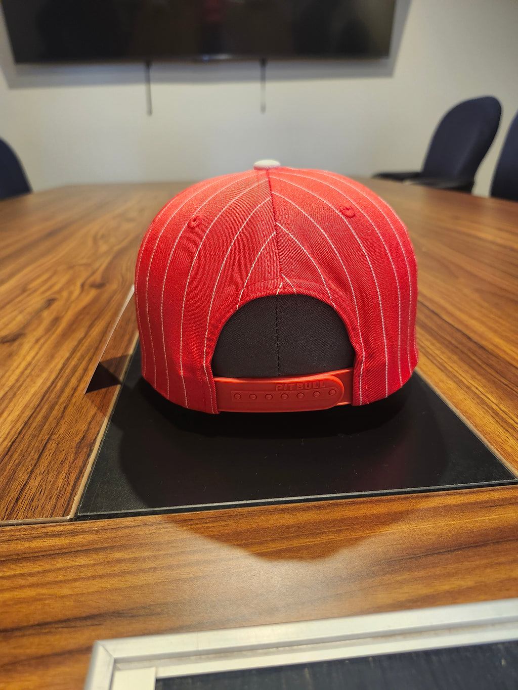 DM Burro // Gorra Roja Rayada